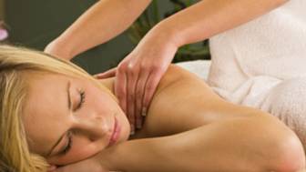 Tipps für eine entspannende Massage mit ätherischen Ölen 